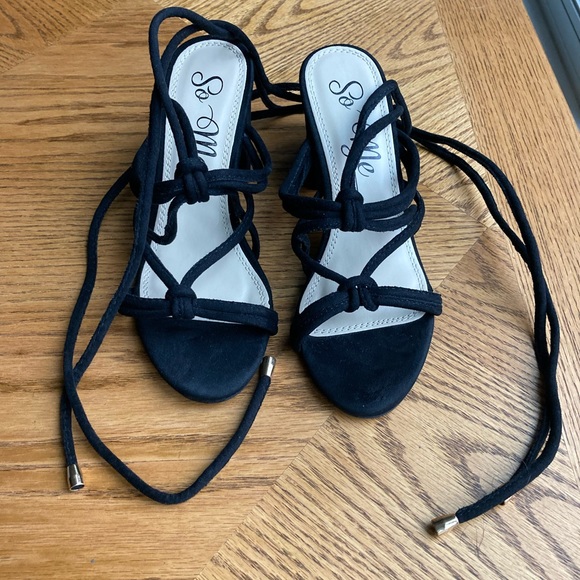 Forever 21 suede black block heel sandals, size 6 - Picture 2 of 4